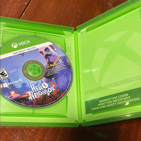 Hello Neighbor 2 for Xbox Series X and Xbox One - Green Case - Picture 3 of 6